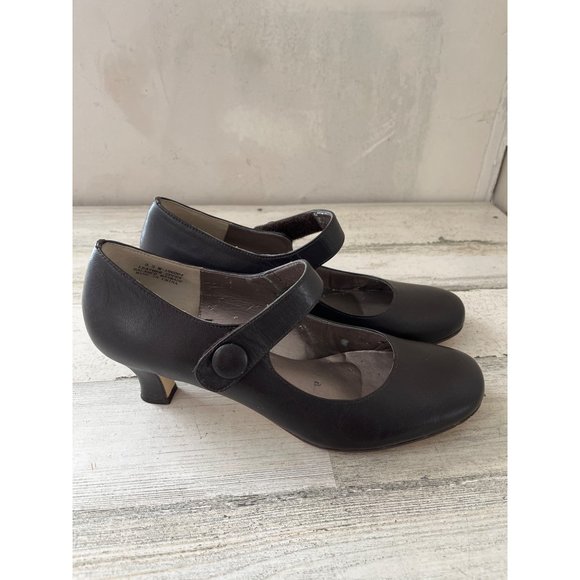 Array women’s brown closed toe heels - Picture 2 of 8